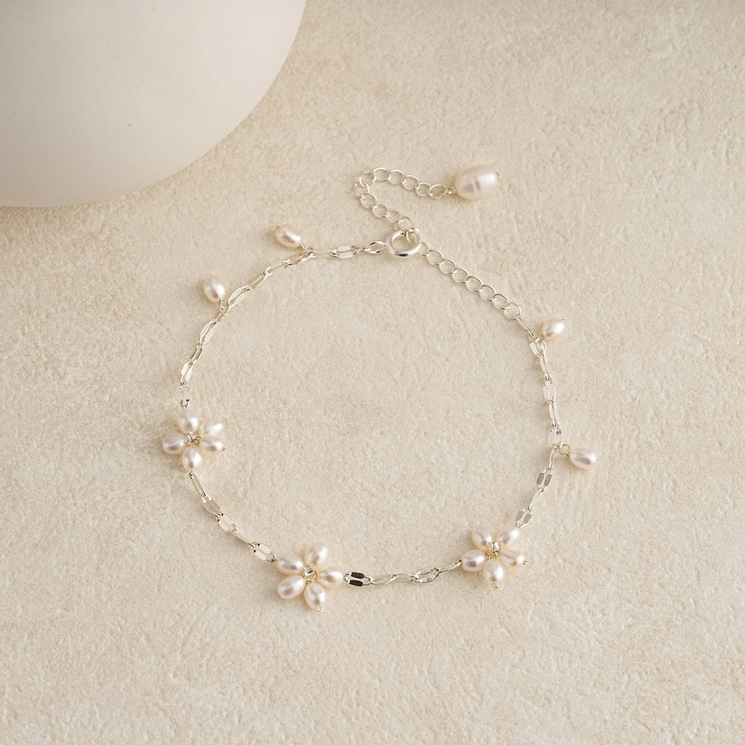 Daisy Pearl Bracelet